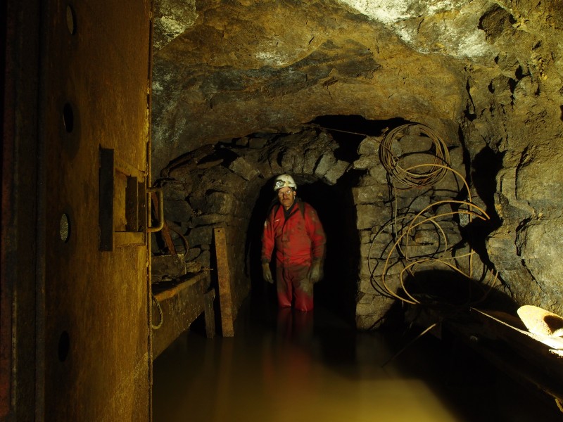 PC011939.JPG - Little work area past the internal door.