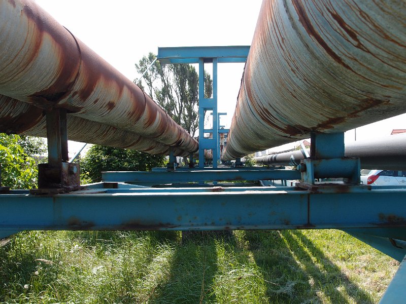P5200607.JPG - Heating pipes from the mines power plant.
