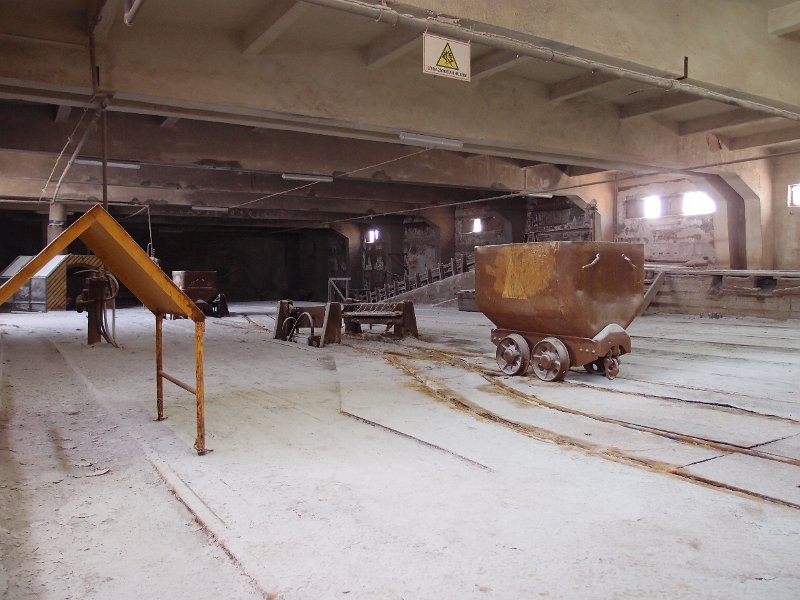 P5200611.JPG - The old tub emptying system.