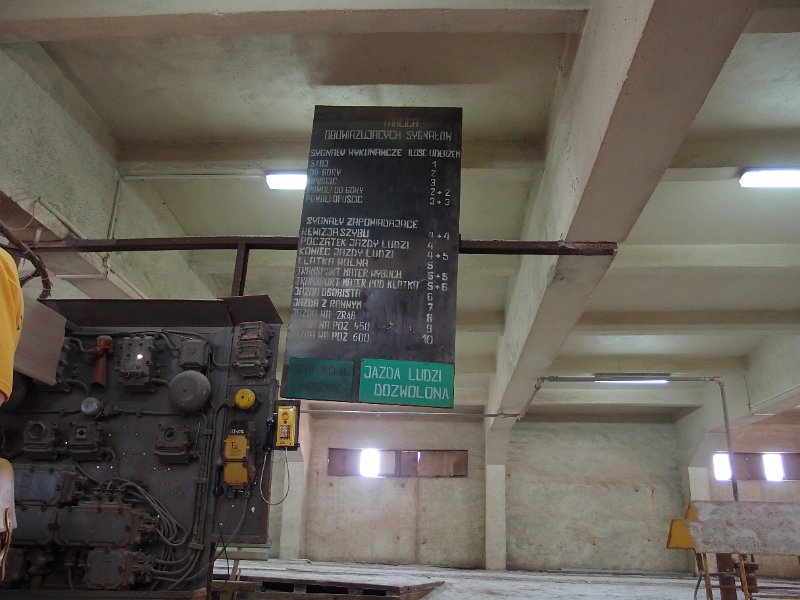 P5200620.JPG - Sign with details of the maximum number of people allowed in the cages.