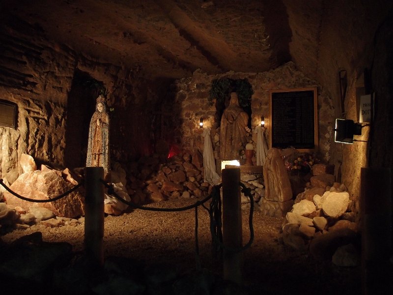 P5200626.JPG - Most Polish mines have a shrine so that the miners get protection from God.