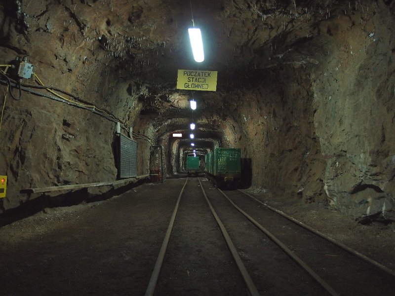 P5200627.jpg - Long crosscut to the salt beds.