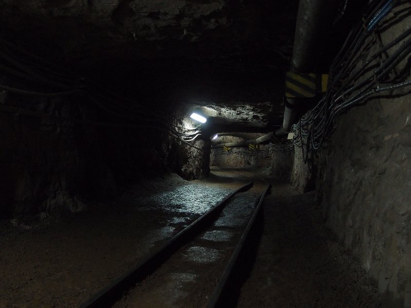 P5200630.JPG - Bend in crosscut.