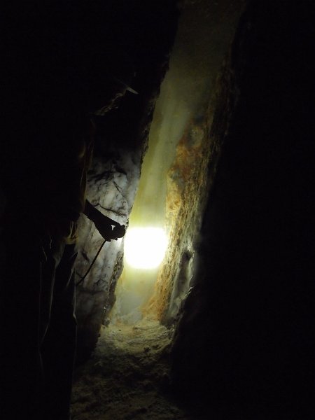 P5200631.jpg - Vein of potassium salt, very hydroscopic.