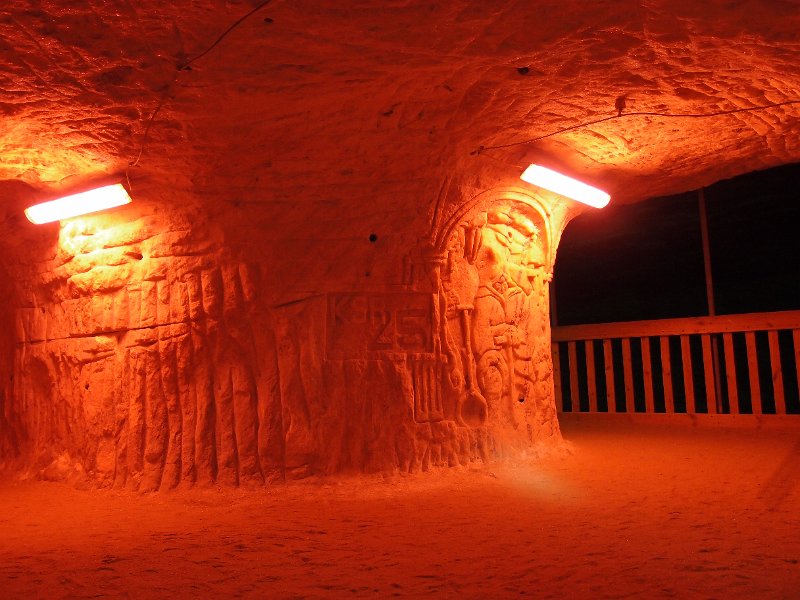 P5200637.JPG - More carving.