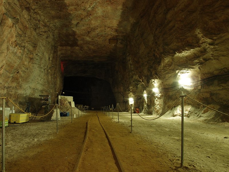 P5200645.JPG - Excavated gallery. On the left hand side there is a display of mining operation models.