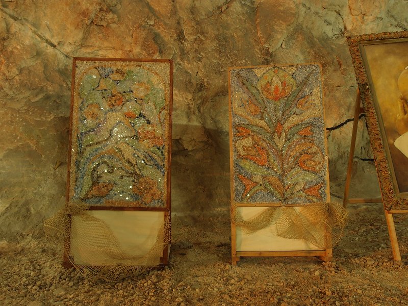 P5200651.JPG - Mosaics made out the coloured salt crystals. Here the very rare green is used.