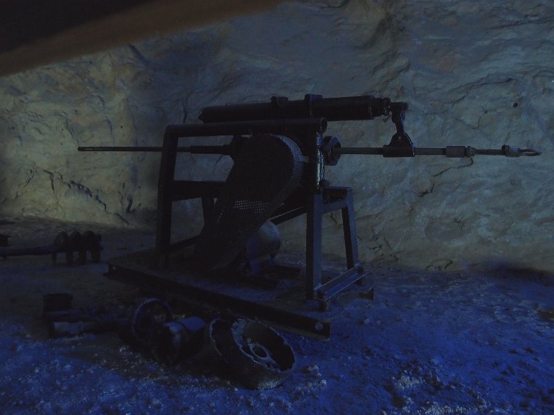 P5200656.jpg - Display in one of the galleries of old equipment: Drilling Machine.