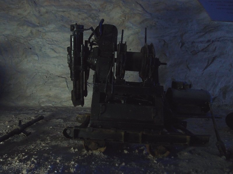 P5200657.jpg - Display in one of the galleries of old equipment: Drilling Machine.