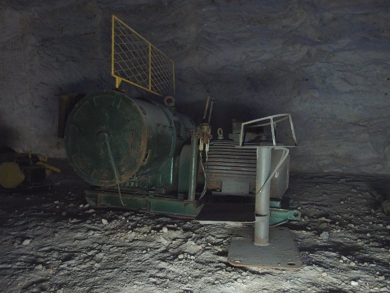 P5200658.jpg - Display in one of the galleries of old equipment: Mill.