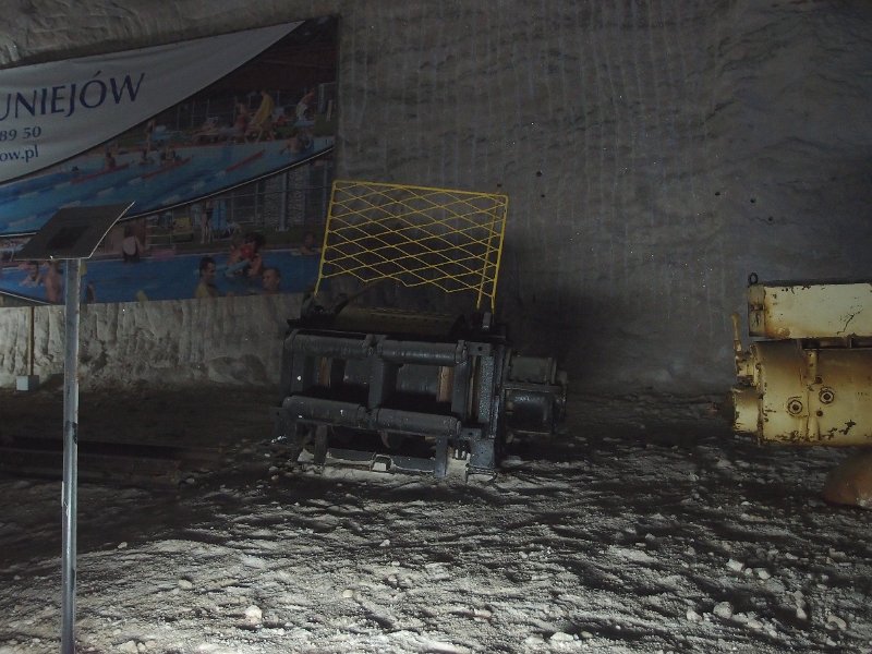P5200660.jpg - Display in one of the galleries of old equipment: Winder for incline.
