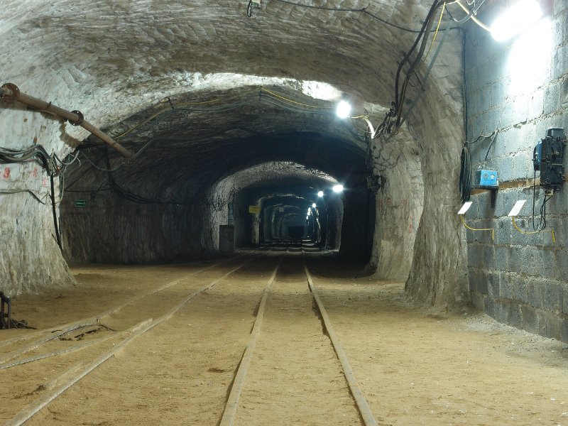 P5200666.JPG - Main road way in salt connecting the many galleries. On the right hand side is a blocked of level.
