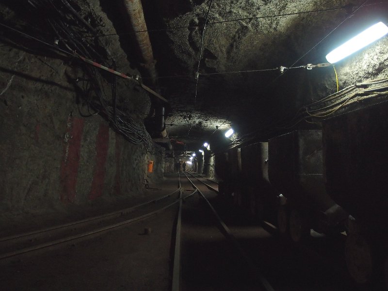 P5200669.jpg - Crosscut to the 'Michael' shaft. Miners in the distance.