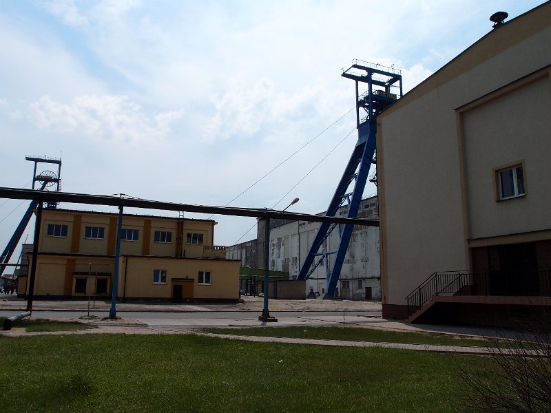 P5200678.JPG - 'Barabara' shaft on the left habd side and 'Michael shaft on the right.