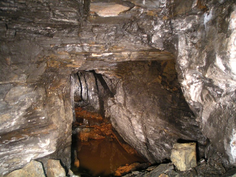 mv_veininot_lcvein.jpg - At the junction, this was looking east into the Longcleugh Vein.
