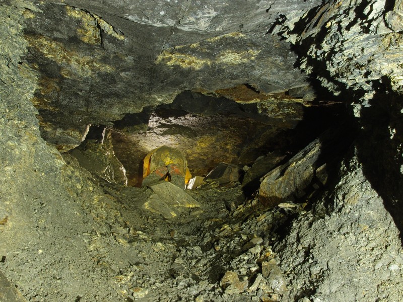 P5181012.JPG - Pete up above the level at the collapse.