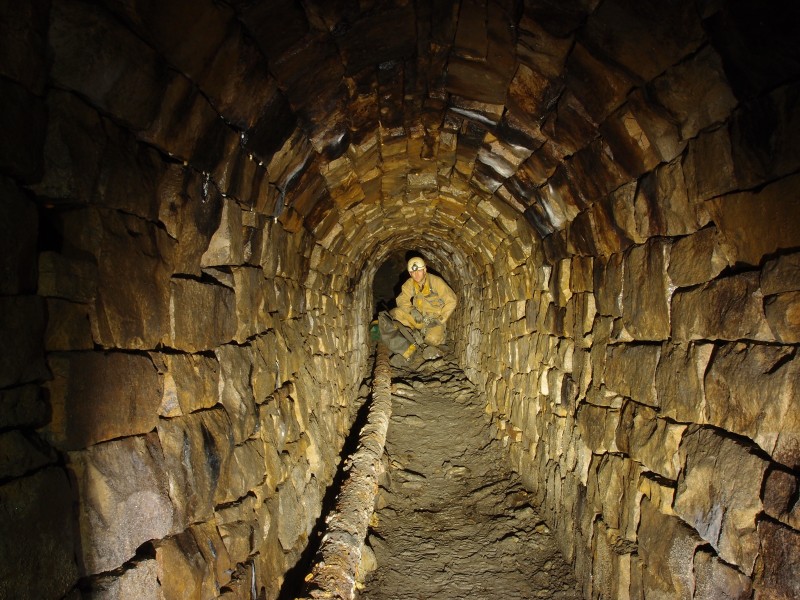 P3022589.JPG - One of the few sections of arching on the Middlecleugh Second Sun Vein.
