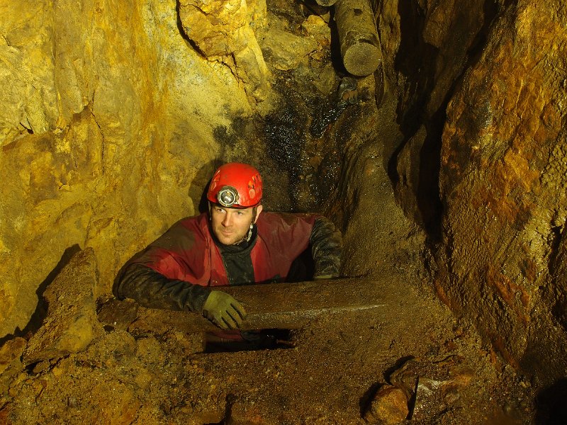 P6123866.JPG - Manway into the stope.