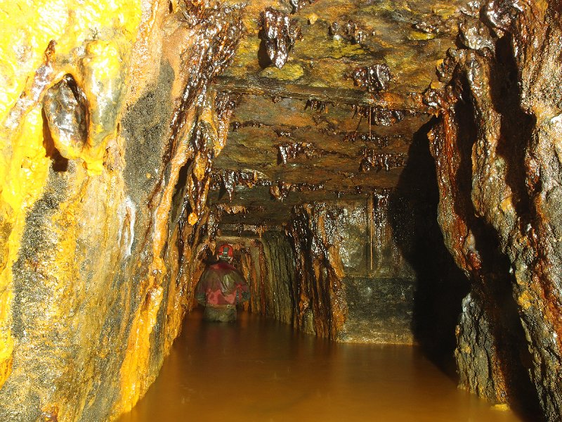 P6123882.JPG - Passing place alcove.