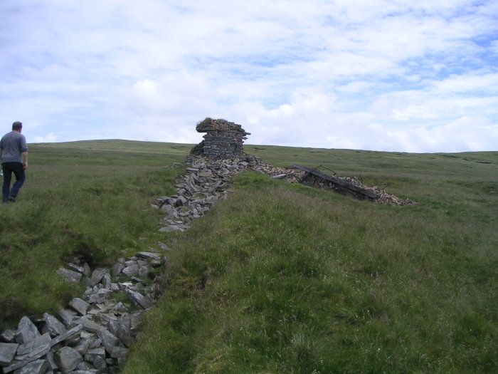flue6.jpg - The bottom of the chimney, here on the final run the flue is collapsed and all that remains is a pile of stones like a dry stone wall.