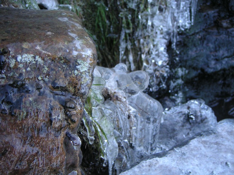 PICT0308.JPG - Ice formations at the waterfall.