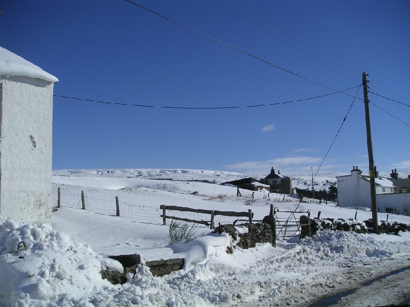 snowtrip_02.jpg - Looking up the moor towards Fairhill from Winskill Terrace.