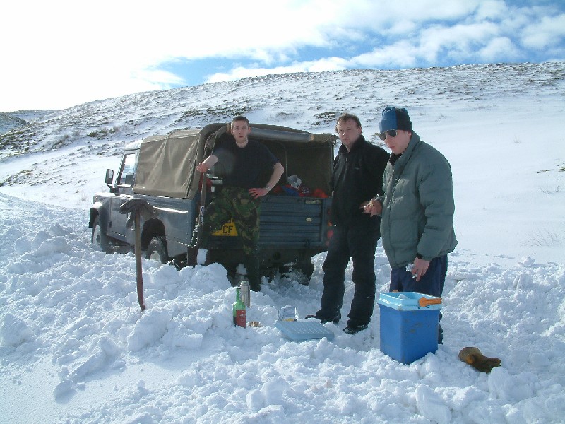 snowtrip_38.jpg - Time for a break, with a bit of lunch.