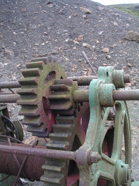 nsf_machinary05.jpg - Cogs on winch.