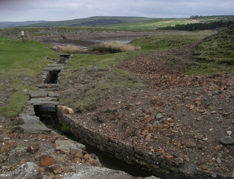 nsp_spillwaytosmallcleughres.jpg - Water leat to Handsome Mea Reservoir.
