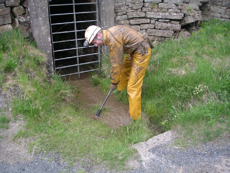 08_drainclear1.jpg - 1st Dig,25/05/08: On exit, the drain outside the adit was cleared, so that the water had free flow down it and hopefully not over the road.