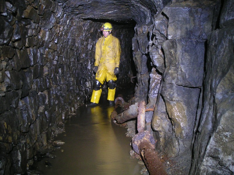 PICT6156.jpg - Pete with his nice shiney new PVC suit. It's a shame they don't do them in black.