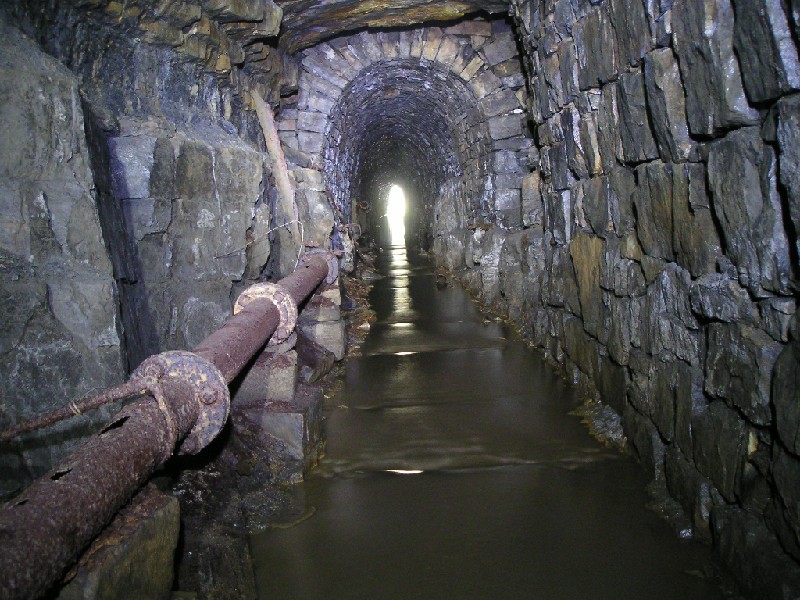 PICT6157.jpg - Looking out towards the adit.