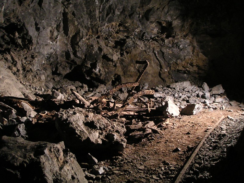 30nh_admflats_oretruck2.jpg - The only ore truck we found, and it was only the frame.