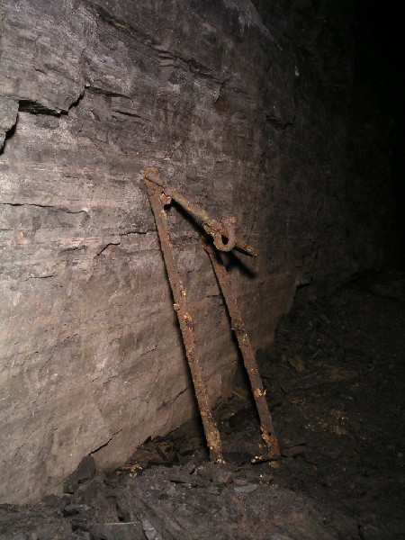 51nh_2sv_kibframe.jpg - Along the Second Sun Vein we came across this kibble frame.