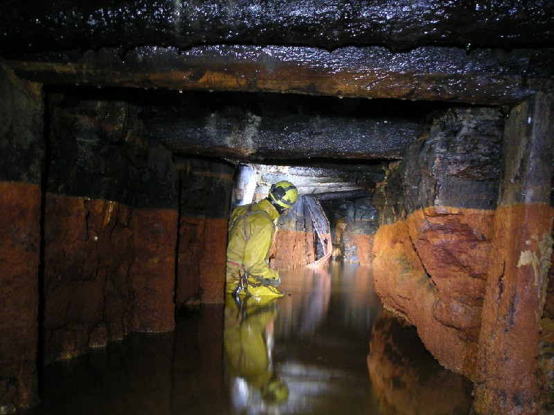 57nh_hrv_timbers.jpg - As far as we got along the High Raise Vein.