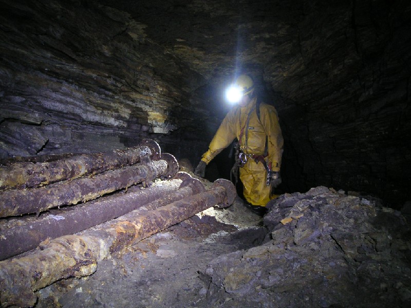 59nh_nel_pipesack2.jpg - At the junction with Wellgill Cross Vein and North End Level, we came across this stack of pipes.