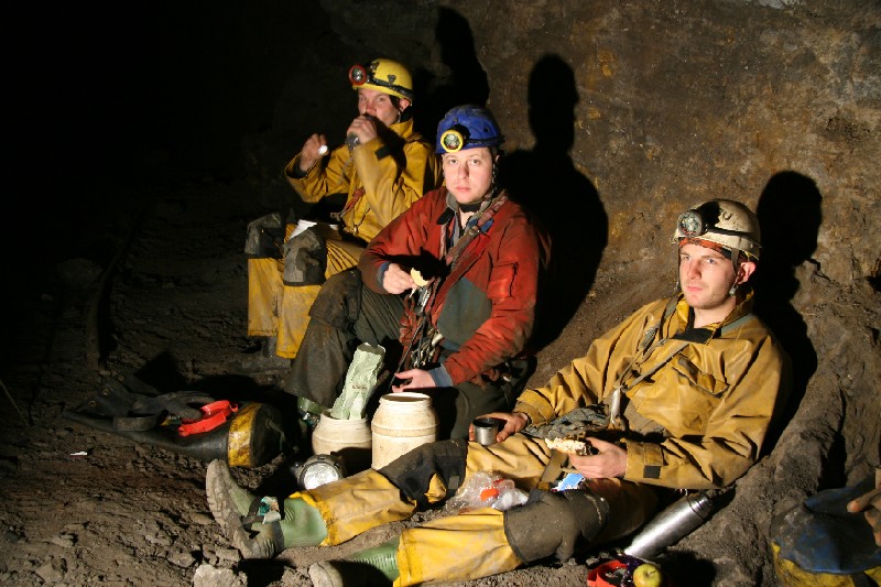 IMG_2447.jpg - A very nice lunch pic, full on shots of various eating actions. Photo by Pete.