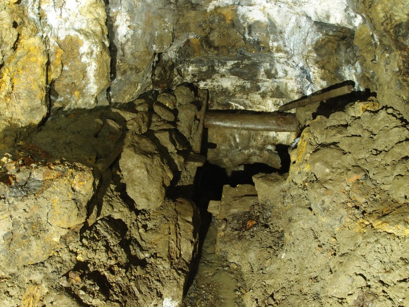 P2211959.JPG - Top of the manway and short crosscut.