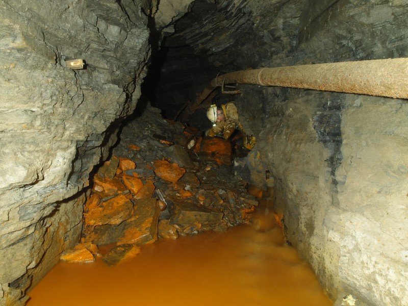 P2211988.JPG - Water management on the junction of the High Raise Second Sun Vein, Nentsberry Haggs Level.