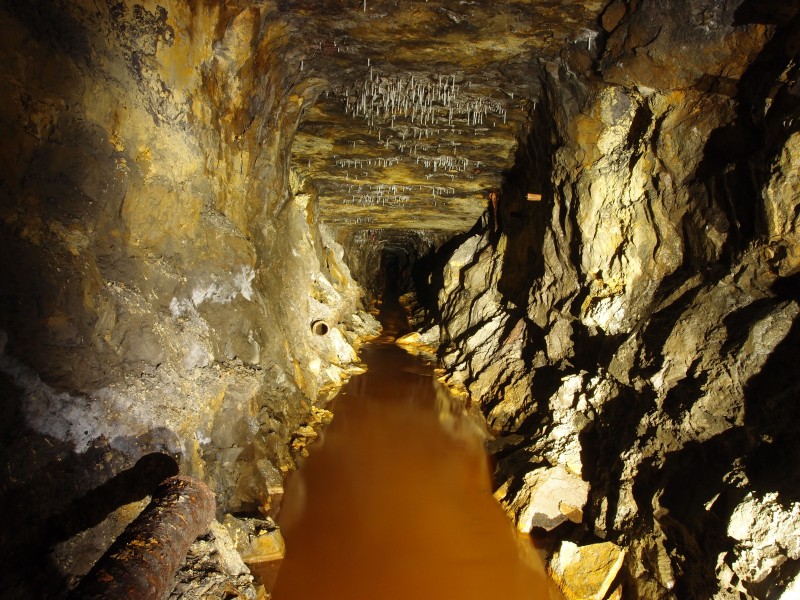 PC191693.JPG - Section of level between Cowhill Cross and Brownley Hill Cross Veins.