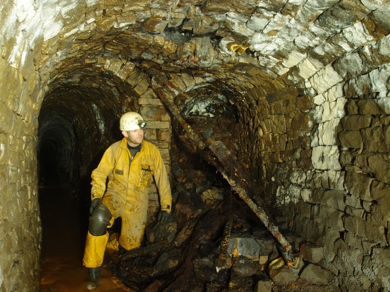 PC191694.JPG - Junction with the Air Drift Level (to the right).