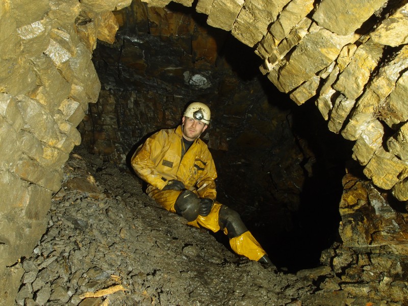 PC191696.JPG - In along the Cowhill Cross Vein branch. To the left is a rise that give access to the Four Fathom Limestone. Further on are two sumps.