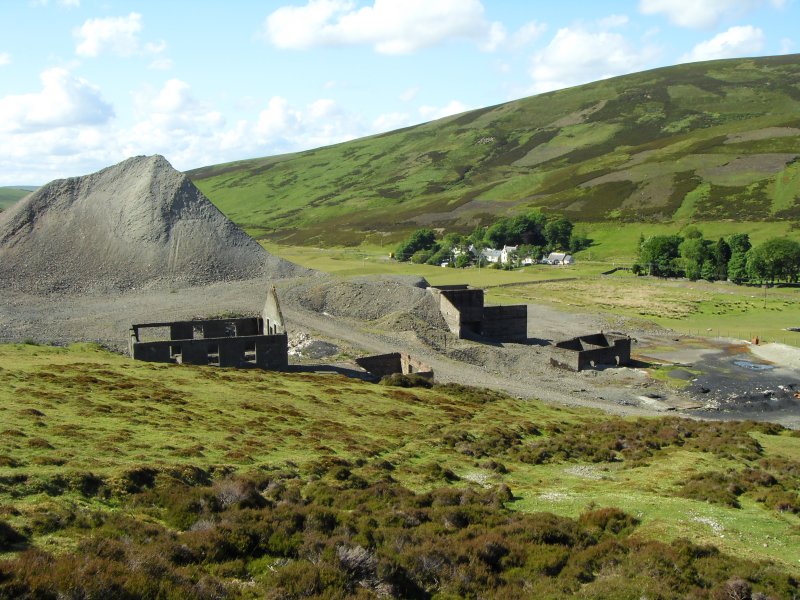 ngsf_minebuildings.jpg - New Glencrieff Mine buildings. From a plan of G Downs - Rose report on New Glencrieff, I think that the building on the left is the Winding Engine House, the one in the middle with the waste piled against it is the Niagara Screen and the small one of the right the Vertical Shaft.