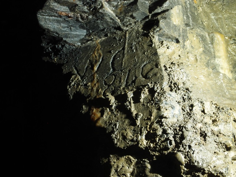 P8311054.JPG - Graffiti, WC 1840.