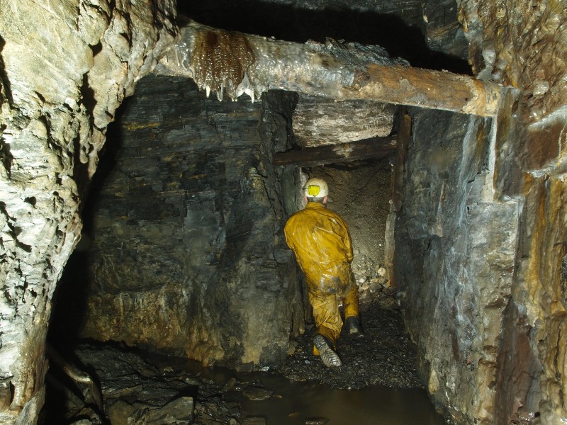 P8311070.JPG - Junction just before the vein is hit.