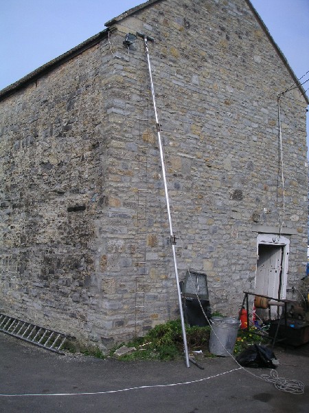 maypolekit_220406_2.jpg - First assembly of the maypole kit, only 5m high due to lack of couplers. A tee bar was placed on the top for stability along with guy rope connectors.