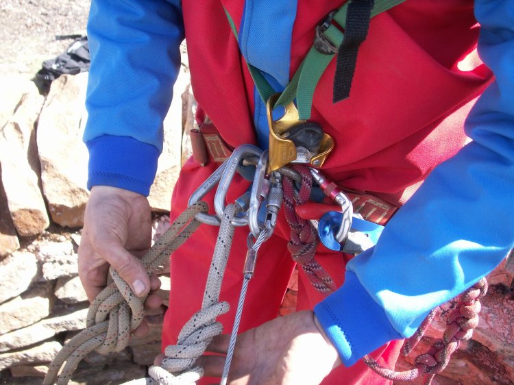 winchtesting16m_shaft_8.jpg - Close up of the extreme safety line collection. The bright glow is from Ambrose's new oversuit - do not adjust colour or constrast.