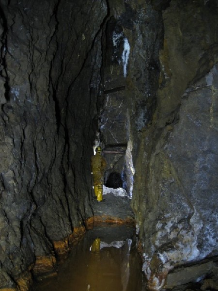 IMG_3009.jpg - Stoping on the north side of the level intersecting the 2nd rise we climbed.