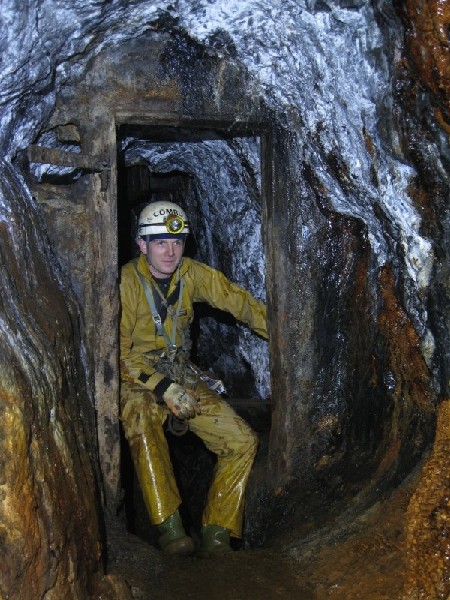 IMG_3029.jpg - View from the other side with single door hinge.