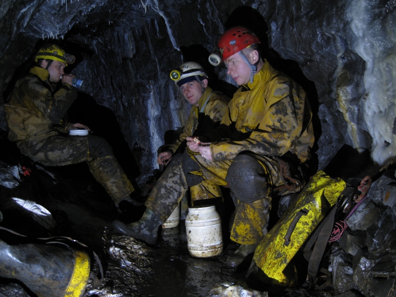 IMG_3040.jpg - Lunch by the calcite formations.